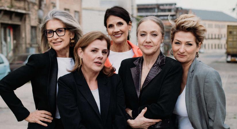 „Könyörgöm, 62 éves vagyok, hány ráncom legyen?” – A természetes öregedést ünnepli egy fotókiállítás