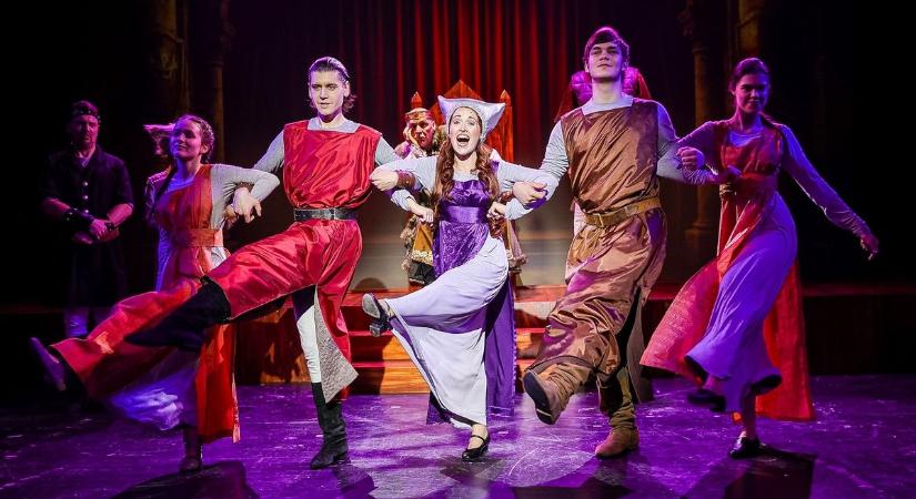 Lear Király és A só egybefonódva a győri színházban - fotók