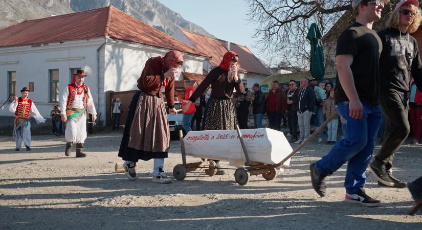 Erdély legjei: a torockói farsangtemetés