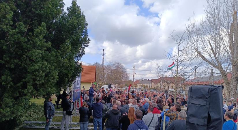 Kevés érdeklődő fogadta Magyar Pétert Iváncsán – alig hangzottak el konkrét ígéretek