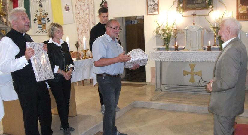 Búcsúznak a vicaiak, elhunyt az egyházközség kántora, Zoli bácsi kilencven éves volt