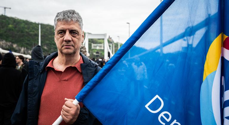 Annyira belegabalyodott a számokba a DK képviselője, hogy inkább letörölte az egész posztot