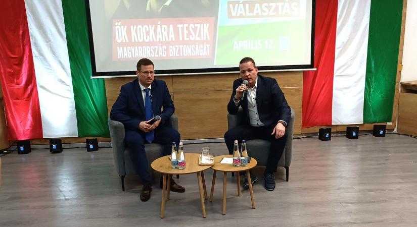 Teltházas fórumot tartott Siófokon Gulyás Gergely