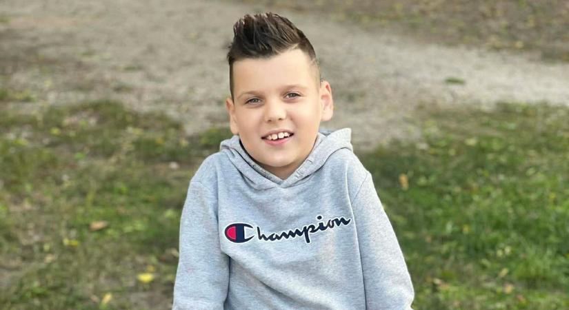 „Újra boldogan éli az életet” – SMA Levi már Fradi-meccsekre jár és az iskolában is remekel