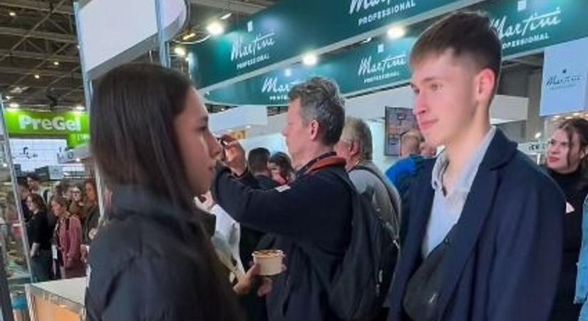 Mindenkit elbűvölt a Stempely-testvérek rögtönzött néptánca – videón a különleges pillanat