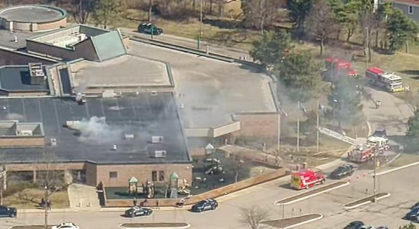 Drámai támadás az Egyesült Államokban: autóval rontott a zsinagógába, majd tüzet nyitott egy merénylő (VIDEÓ)