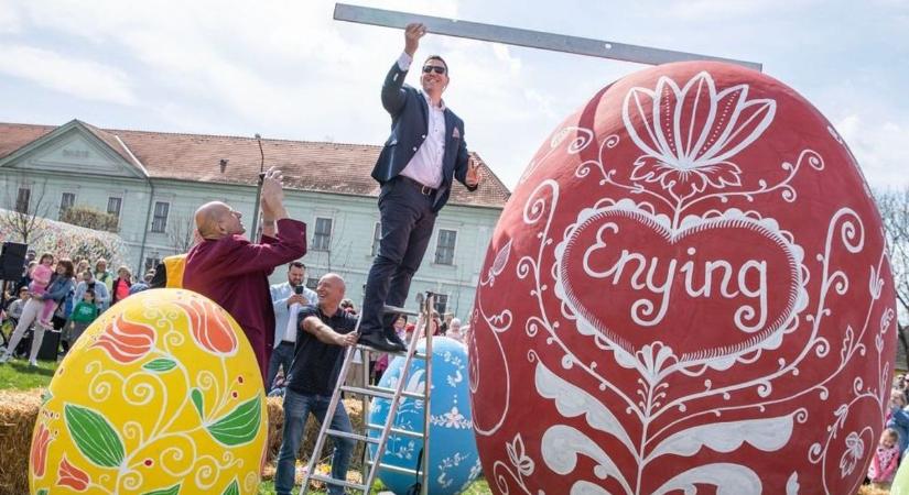 Az ország legnagyobb húsvéti tojása érkezik a megyébe