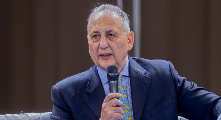 Jogerősen is felmentette a bíróság a „magyar keresztapát”