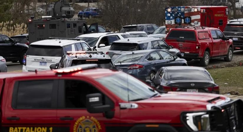 Autóval tört be a zsinagógába, majd lövöldözni kezdett egy férfi Michiganben