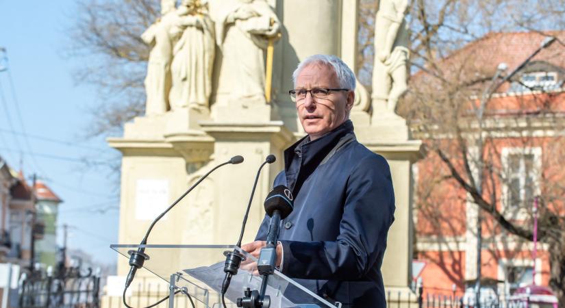 Soltész Miklós: vigyázzunk a békére, családon, városon, nemzeten belül!