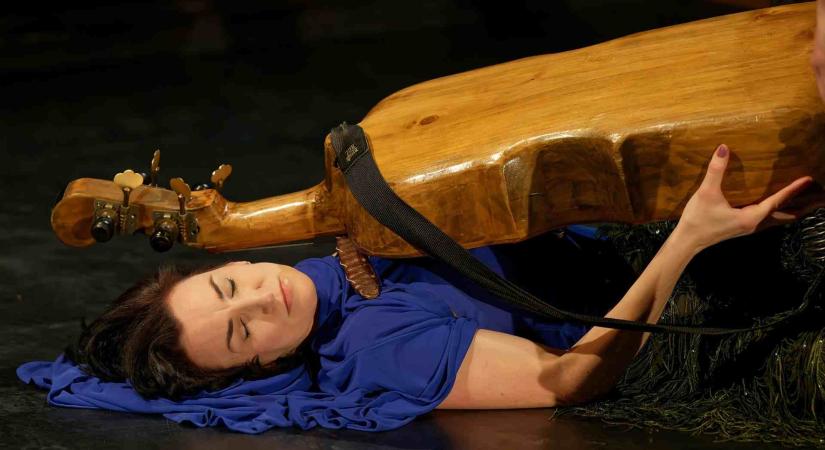 SÍR, NYERÍT ÉS BÚG Ady Endre: Sápadt emberek és történetek / Forte Társulat, Szkéné Színház