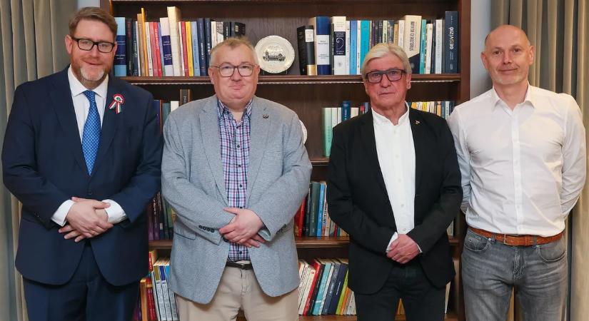 NS-tradíció: a 10. főszerkesztők vacsorája