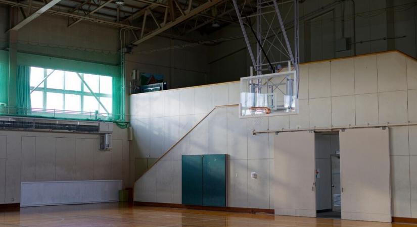 Testnevelésórán esett össze egy 14 éves fiú, majd meghalt