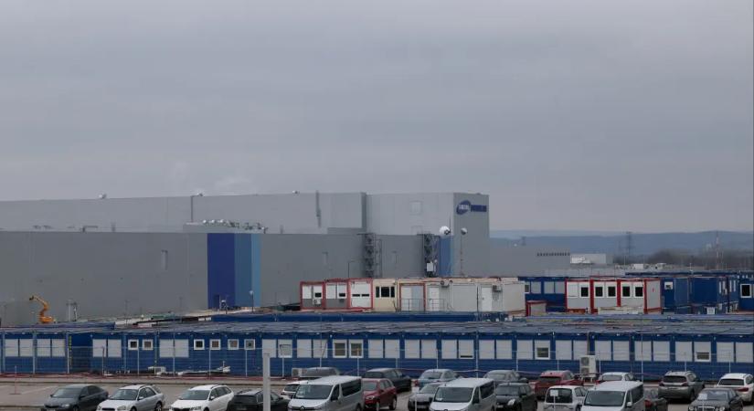 21 Kutatóközpont: A magyarok 49 százaléka felelősnek tartja a kormányt a gödi gyárban történt szennyezésekért