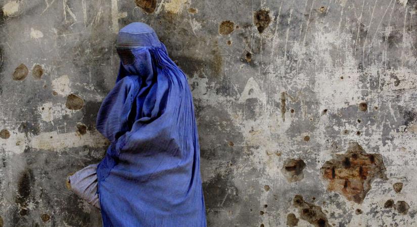 „Pár verés még nem öl meg” – Visszaküldte bántalmazó férjéhez a nőt a tálib bíró