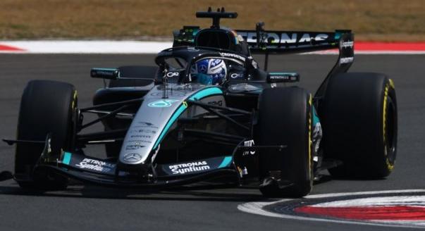 Mercedes 1-2-vel indult a kínai hétvége