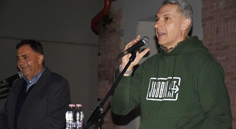 Mindenkinek üzent Lázár János Jászapátin: az országot nem lehet a gyűlölet politikájára építeni, csak összefogásra