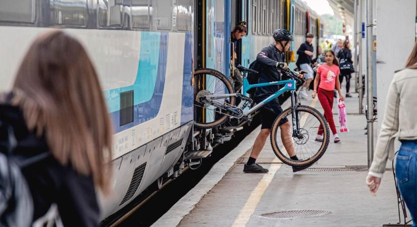 Mikor ingyenes és mikor jegyköteles a kerékpárszállítás a MÁV-on? – Itt vannak a pontos szabályok