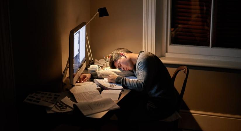 Menjek külföldre? Lesz albérletem? Miből fogok megélni? Az iskolapszichológus szerint nem az érettségi miatt szoronganak a legjobban a diákok