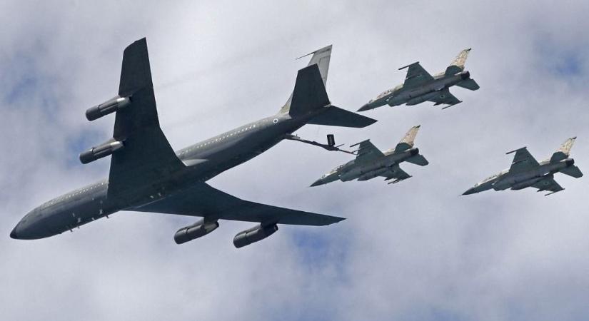 Rendkívüli: lezuhant az amerikai légierő stratégiai óriásrepülőgépe, Irán vállalta, hogy ő lőtte le – mentőakció zajlik a legénységért