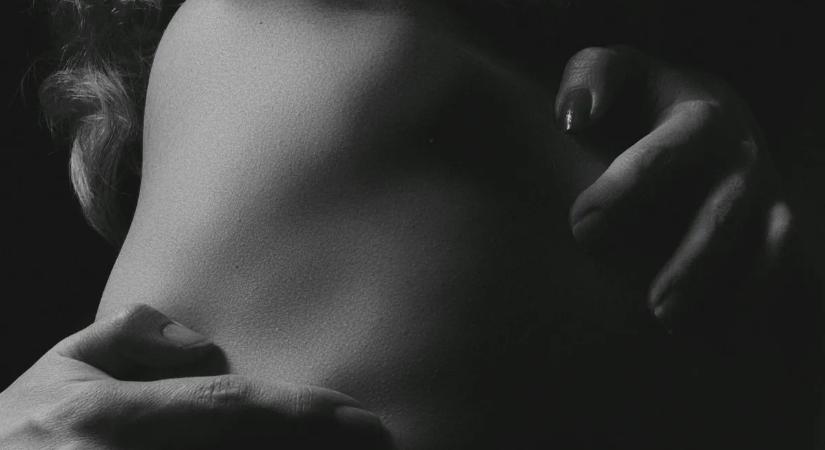 Lebukott a háromgyerekes anyuka: meztelen képekkel zsarolt férfiakat