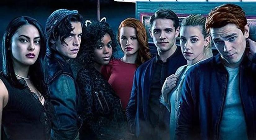 „Mintha kisiklott volna az életem” – betegégéről vallott a Riverdale sztárja