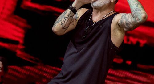 Harminc évnyi evolúció, fekete szivárvánnyal lángba borított Aréna - ünnepi Hooligans koncert az Arénában