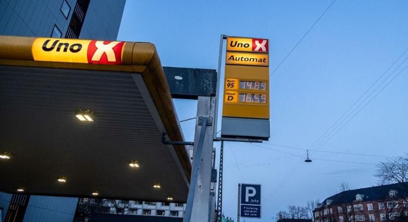 Itt tartunk: Európa egyik leggazdagabb ország a lakosságnak könyörög, annyire fél, hogy kifogy az olajból – "Nagyon kérem, ne üljenek autóba"