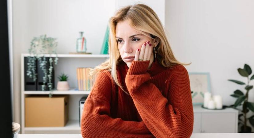 4 mondat, ami azonnal elárulja, ha valaki boldogtalan - Észrevétlenül üzennek