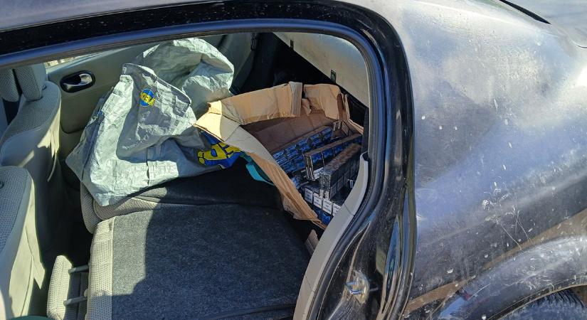 Feketepiacra szánt áru a debreceni autókban