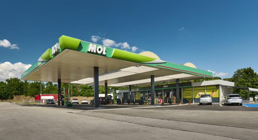 Keddtől hatályos a védett ár, de még mindig faragja a kormány az erről szóló rendeletet