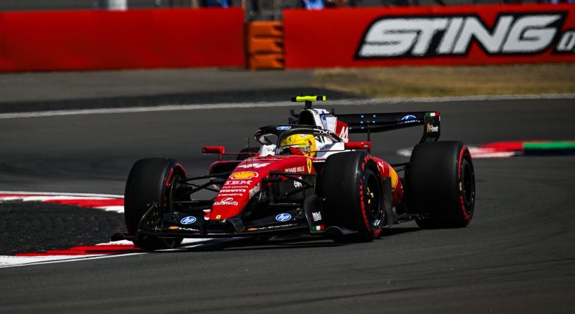 Hamilton megpördült, a Ferrari visszatért a hagyományos hátsó szárnyhoz