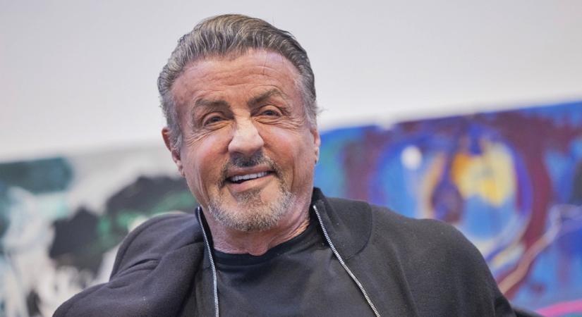 Sylvester Stallone felesége és három lánya egy képen: az akciósztárnak ilyen szép családja van