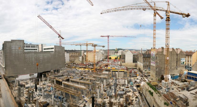 Extrém mozgások a magyar építőiparban, újra összeesett a termelés
