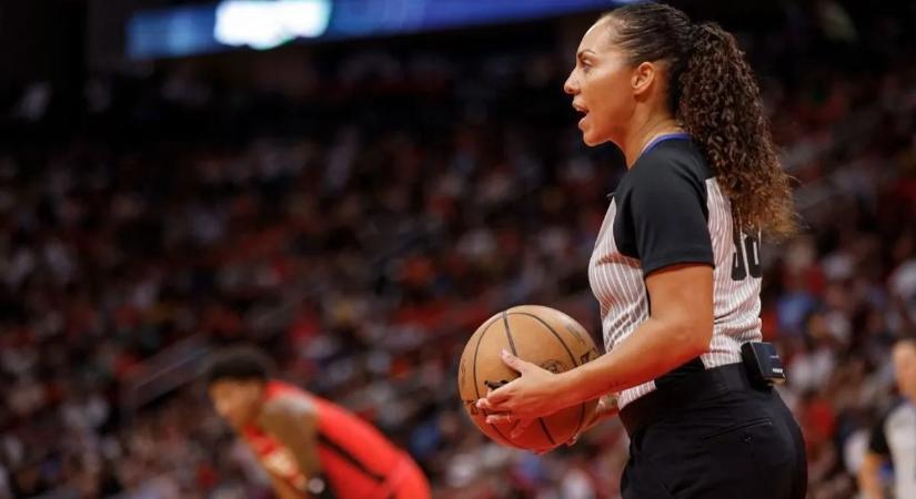 Bizarr jelenet az NBA-meccsen: kiütötték a bírónőt – videó
