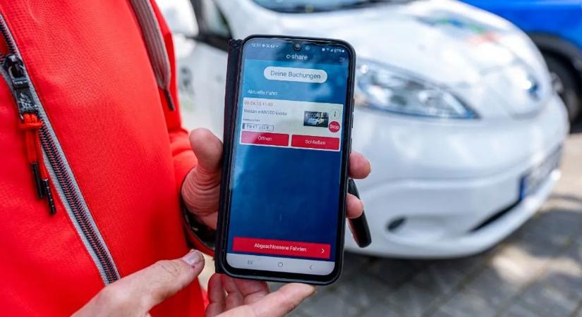 Telefonnal nyílik és indul ez a japán autó – már meg sem lepődünk