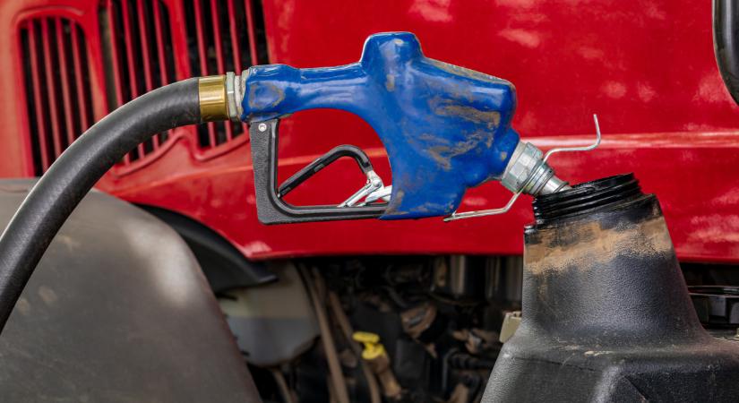 Változtatott a kormány a benzinárstop szabályain: ez sok gazdát érint