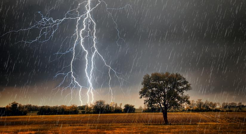 Ne hagyd kint ma a gépeket: 5 vármegyében csaphat le a jég és a vihar