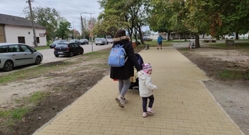 Hétfőtől indul az önerős járdaépítési program