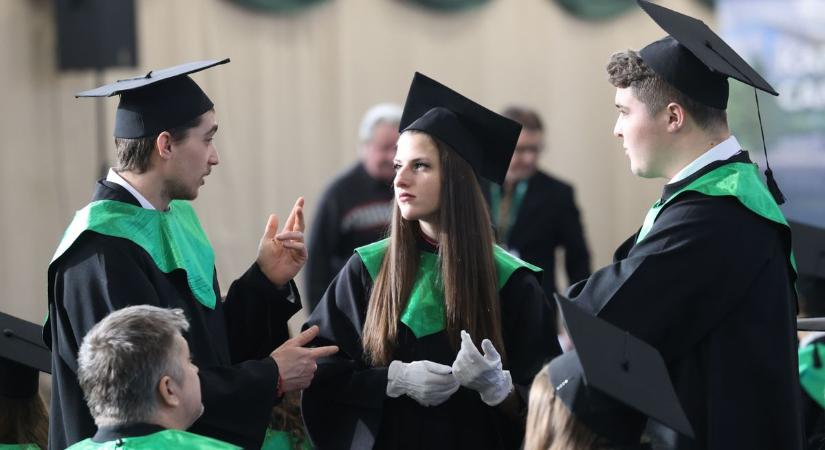 Ösztöndíjjal tanulnak az iráni hallgatók Kaposváron, minden nap aggódva figyelik a háború híreit