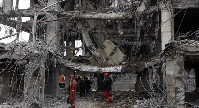 Izrael az iráni Baszidzs milícia tagjait és drónjait veszi célba, miközben Teherán rakétatámadásai folytatódnak