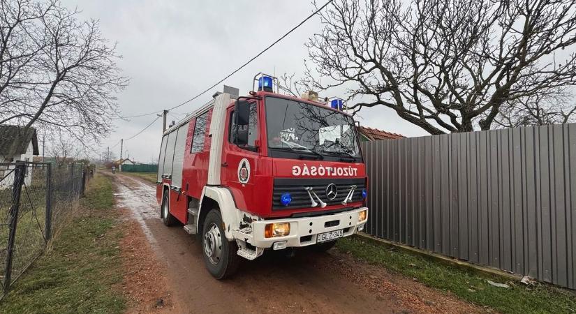 Hajdúhadházon több hektáron is lángolt a nádas