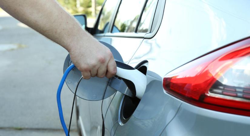 Zuhannak a használt elektromos autók árai