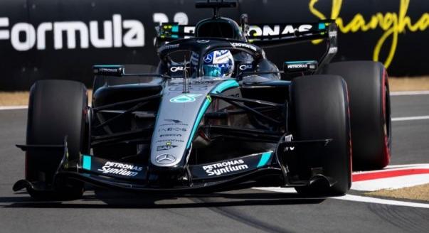 Russell az F1-es Kínai Nagydíj sprintpole-jában