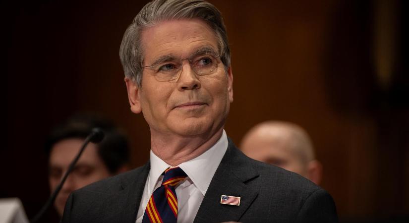 Az USA egy hónapra feloldja a tengeren rekedt orosz olajra kivetett szankciókat