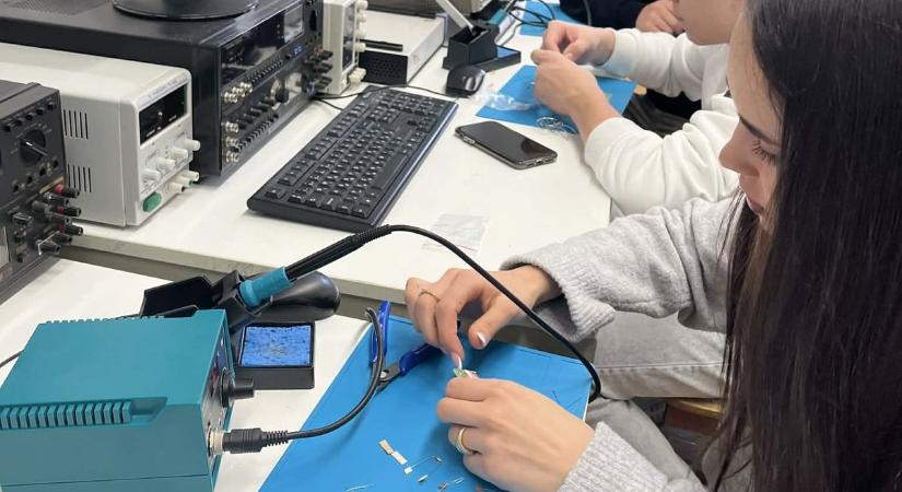 Út az innovációhoz: a Ciszterci Rend Nagy Lajos Gimnáziumának új tehetséggondozó programja