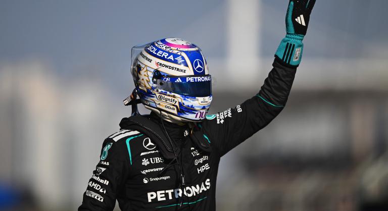 Kínában sem lassított a Mercedes, George Russell nagy előnnyel nyerte a sprintkvalifikációt