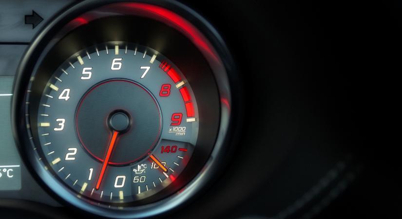 Kevesen tudják, de ez a fordulatszám gyilkolja a motort
