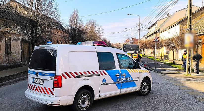 Nem adta meg az elsőbbséget, több autó is megrongálódott