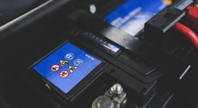 Hogyan csökkentheted autód állóhelyzetben történő energiafelhasználását?